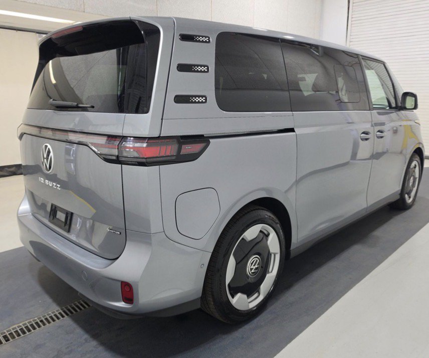 Used 2025 Volkswagen ID. Buzz Pro S Plus AWD/4WD image 5