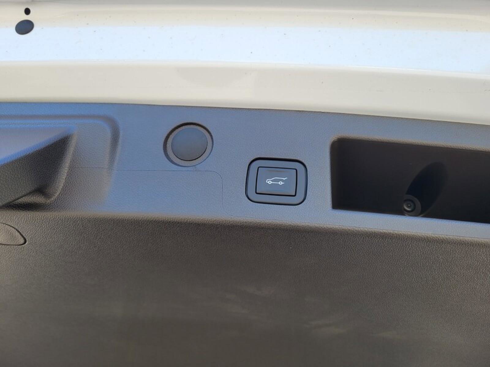 New 2026 GMC Terrain Denali w/ LPO, Floor Liner Package image 8