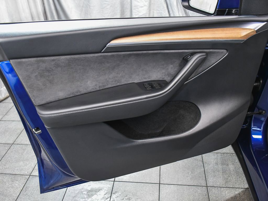Used 2023 Tesla Model Y Performance AWD/4WD image 9