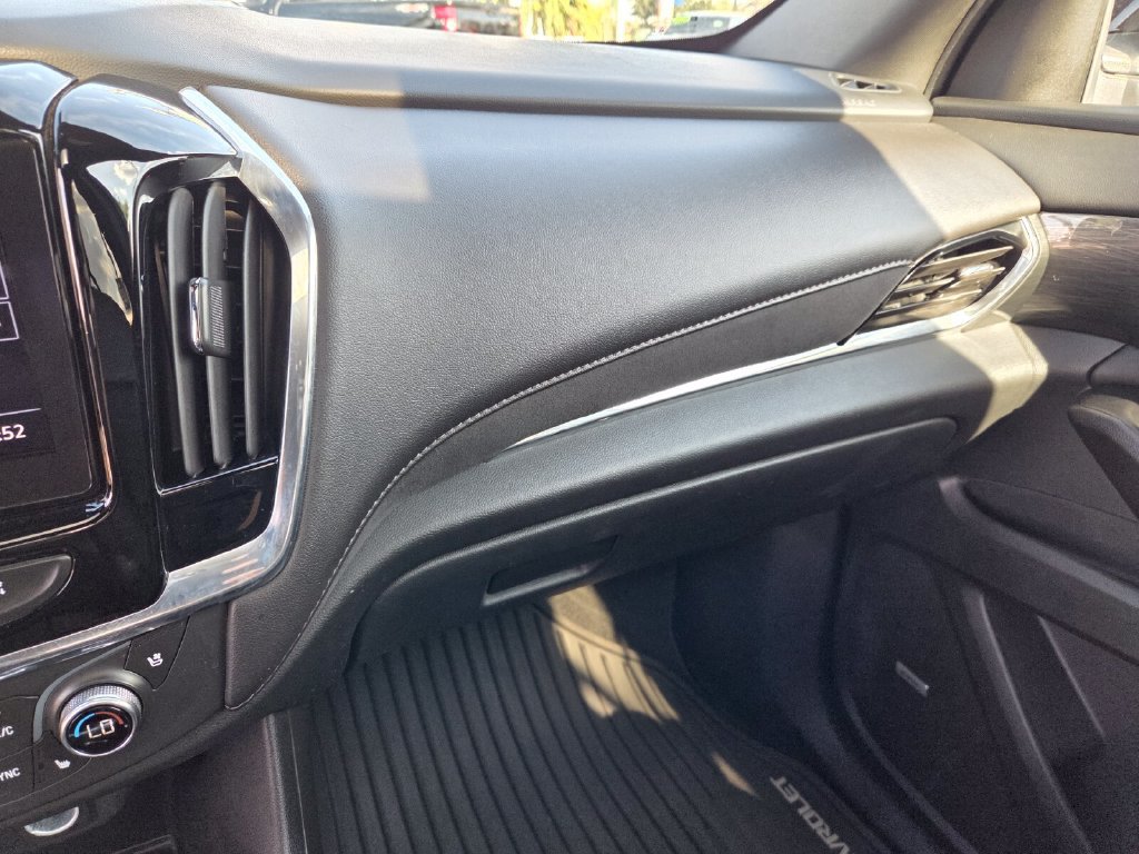 Used 2023 Chevrolet Traverse High Country FWD image 12
