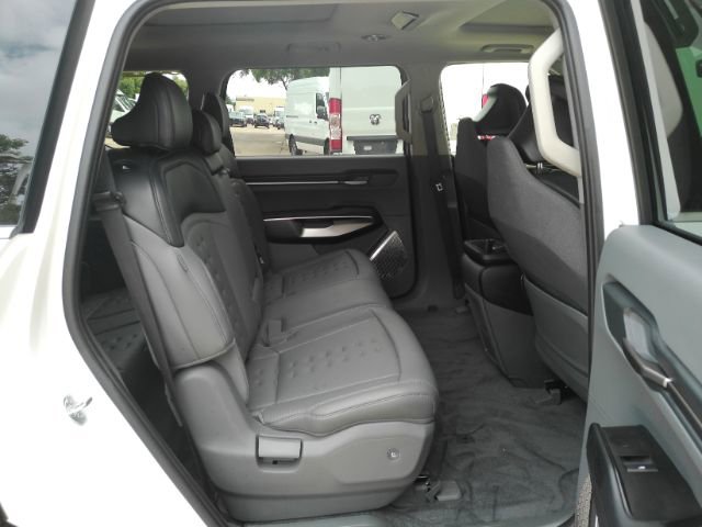Used 2025 Kia EV9 Wind AWD/4WD image 24