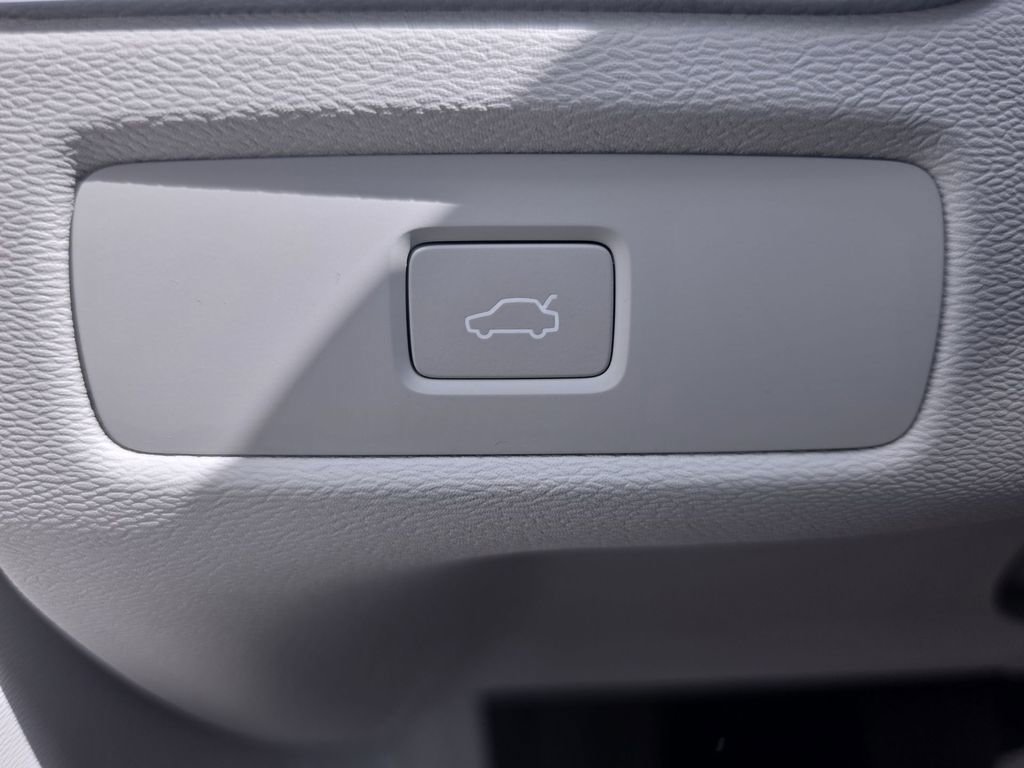 Used 2023 Volvo XC60 B5 Plus w/ Climate Package image 29