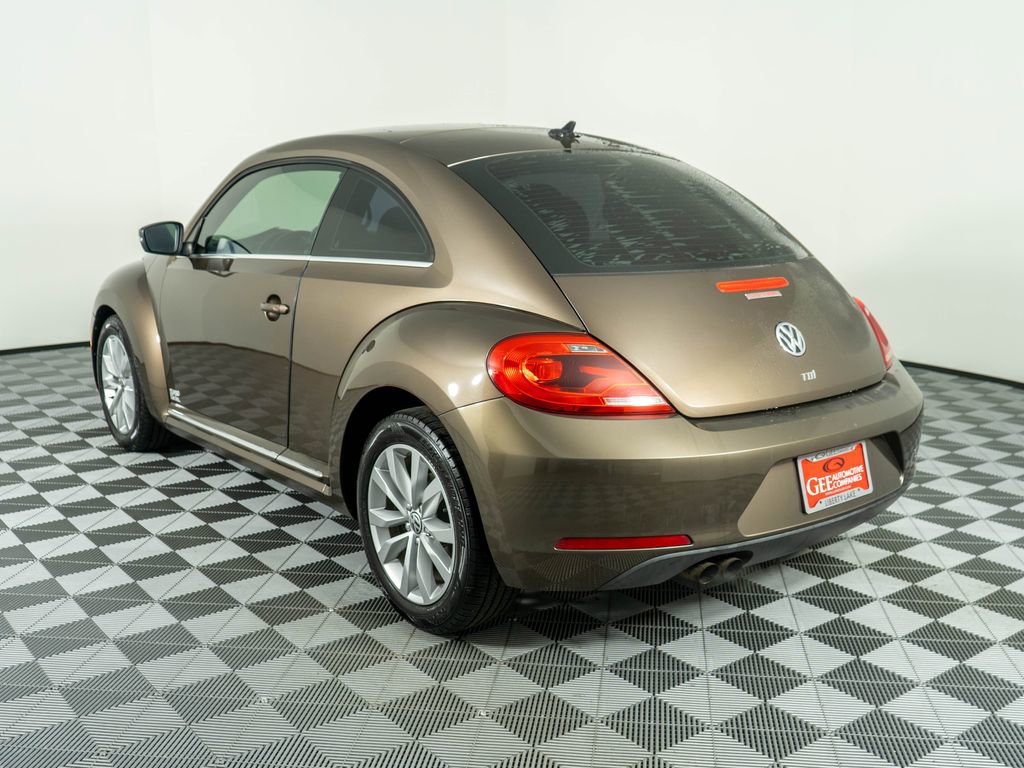 Used 2013 Volkswagen Beetle TDI FWD image 4