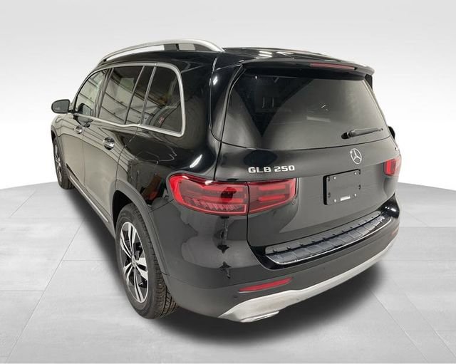 Used 2025 Mercedes-Benz GLB 250 4MATIC image 7