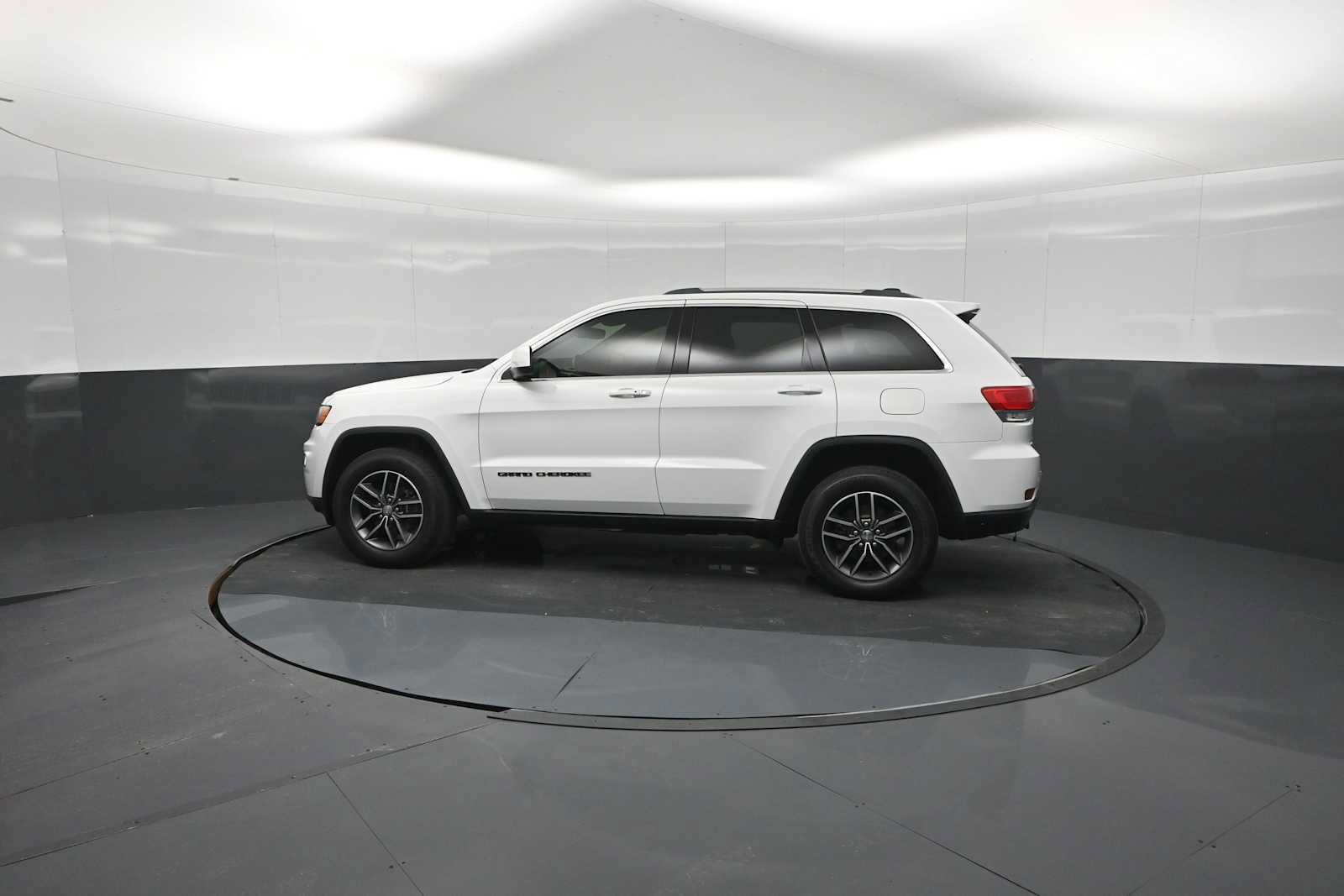 Used 2018 Jeep Grand Cherokee Laredo AWD/4WD image 81