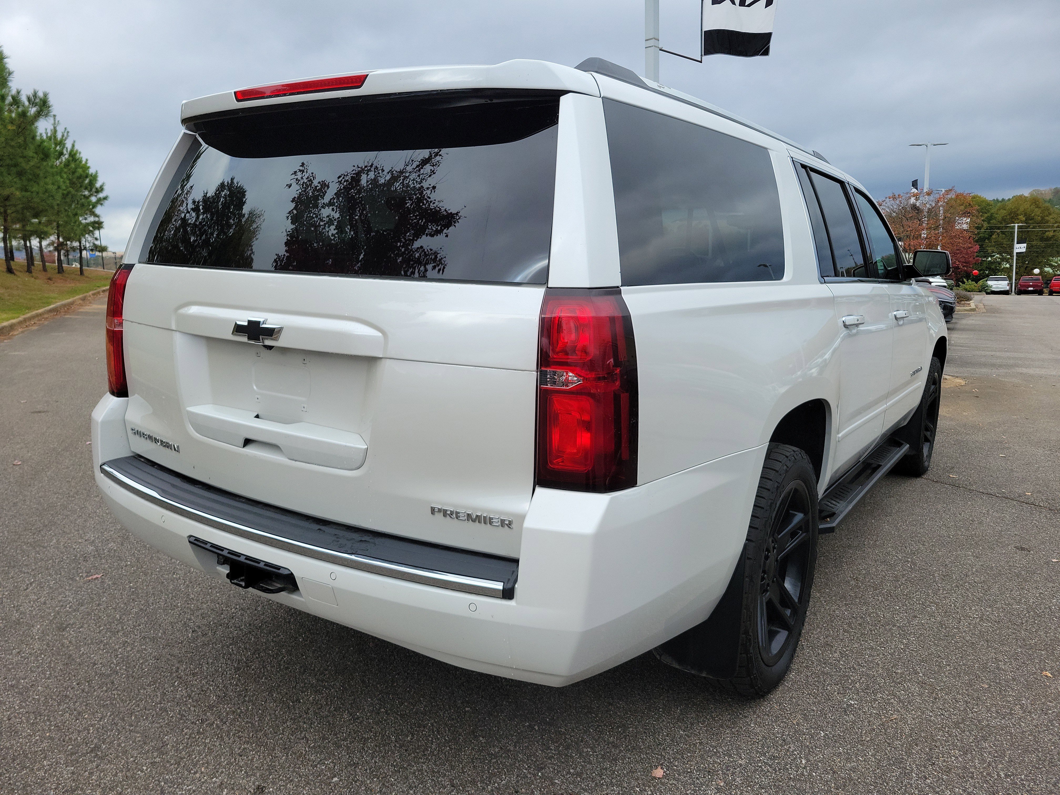 Used 2020 Chevrolet Suburban Premier image 28