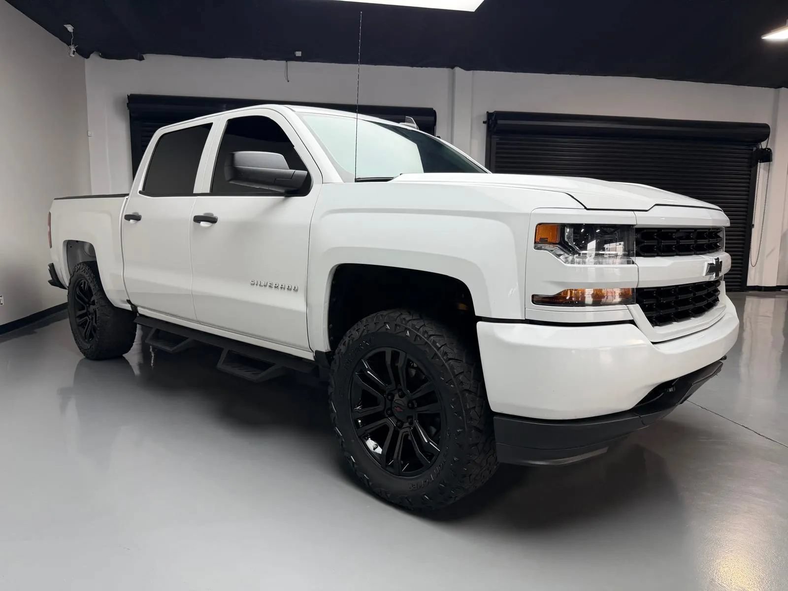 Used 2018 Chevrolet Silverado 1500 Custom w/ Custom Value Package RWD image 3