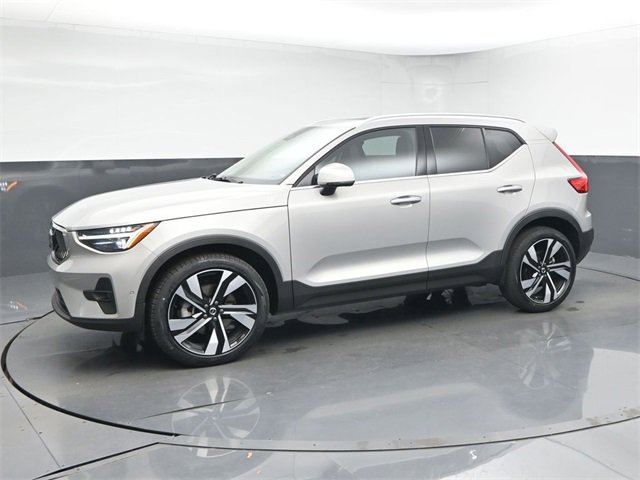 Used 2024 Volvo XC40 B5 Plus w/ Climate Package image 4