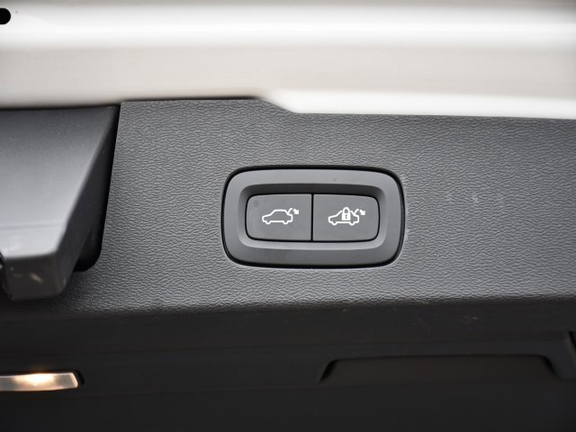 Used 2025 Volvo V60 B5 Cross Country Plus image 27