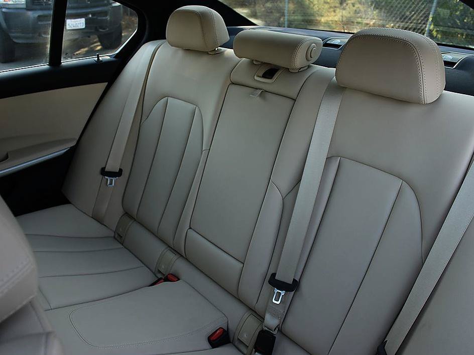 Used 2019 BMW 330i Sedan w/ Premium Package RWD image 12