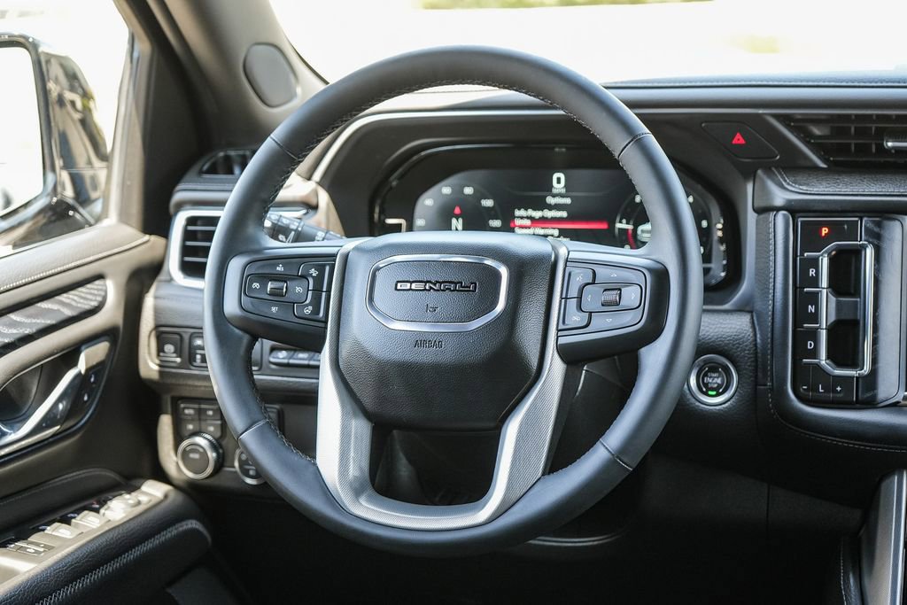 Used 2023 GMC Yukon Denali AWD/4WD image 16
