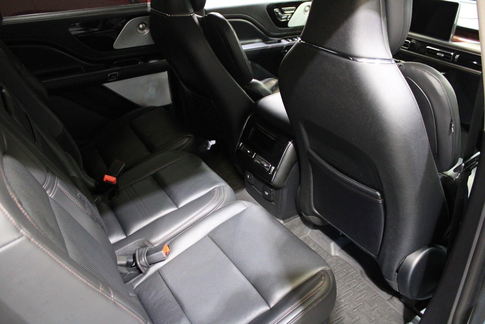 Used 2021 Lincoln Aviator Reserve w/ Equipment Group 202A AWD/4WD image 24