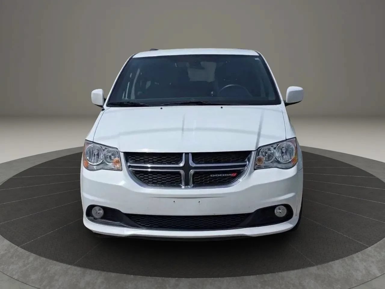 Used 2019 Dodge Grand Caravan SXT FWD image 2