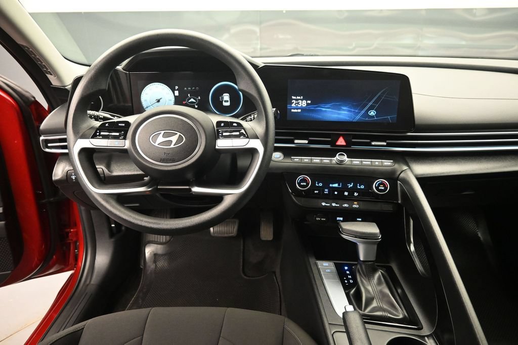 Used 2024 Hyundai Elantra SEL FWD image 11