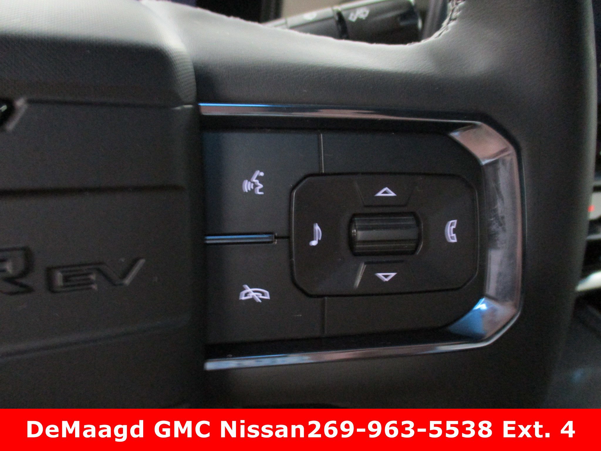 New 2026 GMC Hummer EV 4x4 Crew Cab w/ LPO, Dark Essentials Package image 23