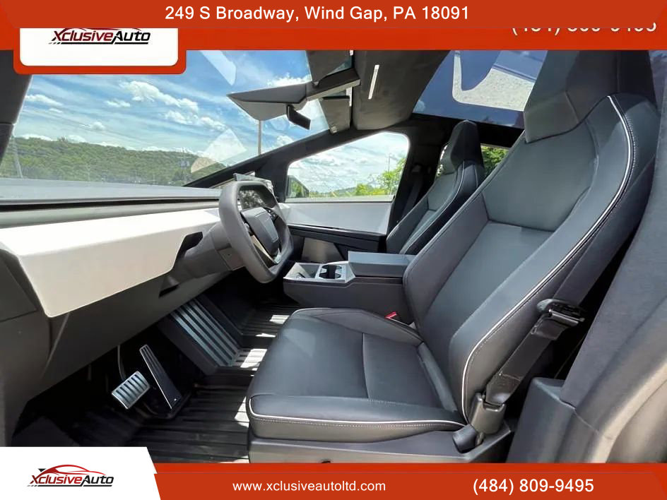 Used 2024 Tesla Cybertruck AWD Crew Cab image 10