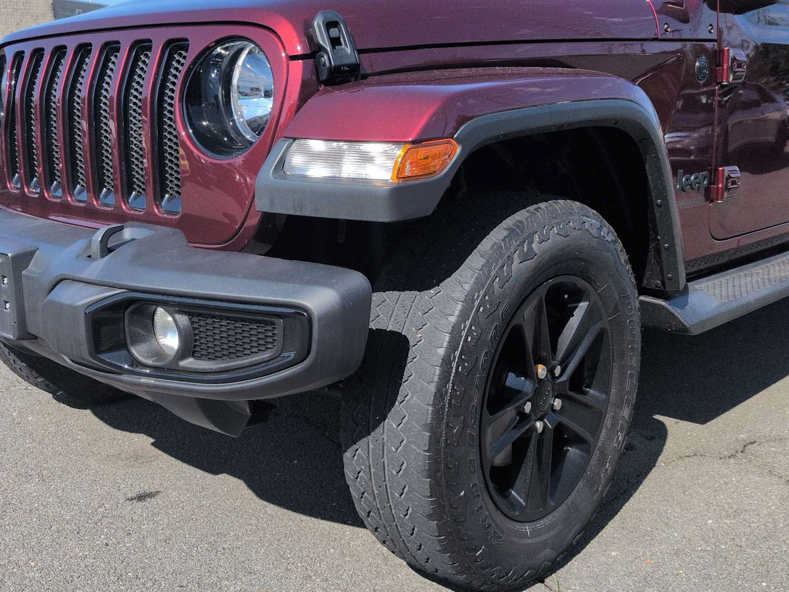 Used 2021 Jeep Wrangler Unlimited Sahara AWD/4WD image 11
