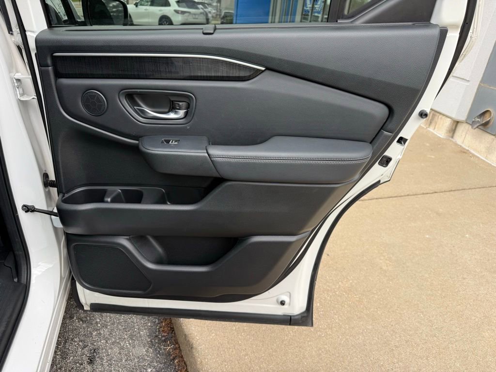 Used 2023 Honda Pilot Elite image 43