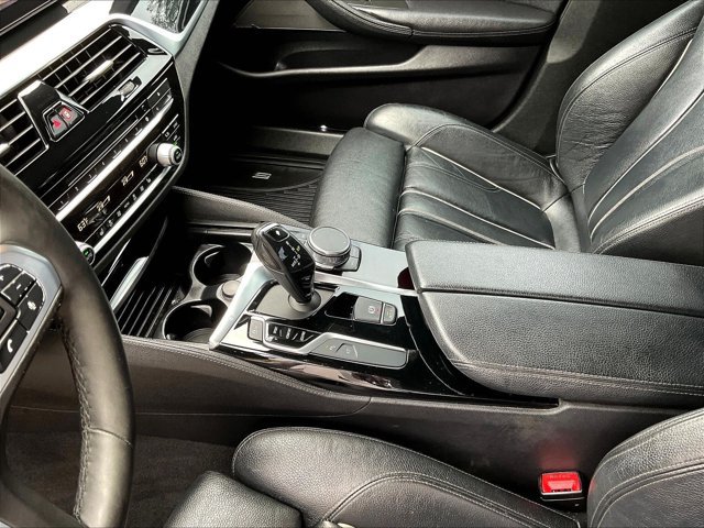 Used 2018 BMW 540i w/ M Sport Package RWD image 11
