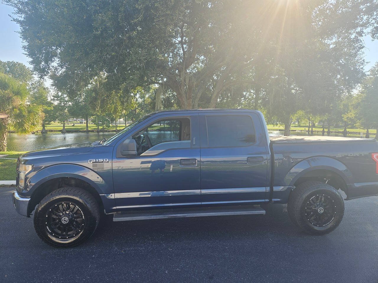 Used 2015 Ford F150 XLT RWD image 3