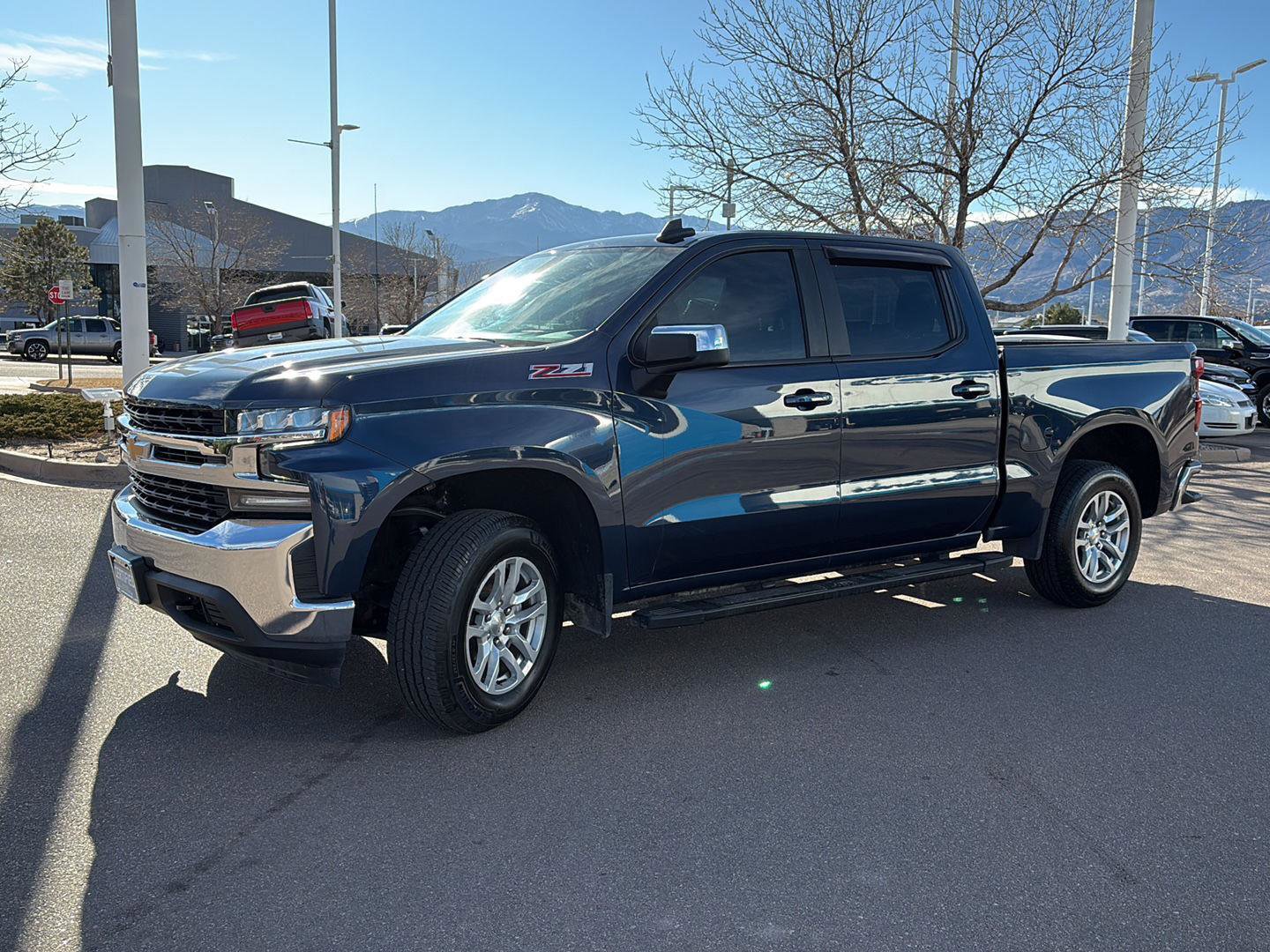 Used 2021 Chevrolet Silverado 1500 LT image 3