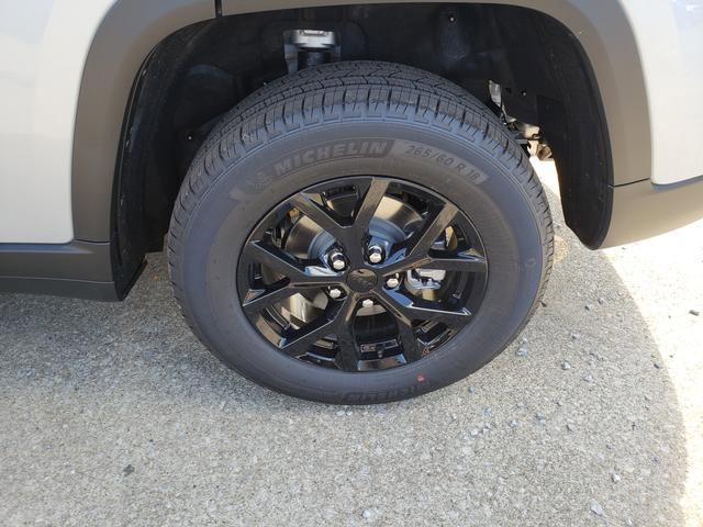 New 2025 Jeep Grand Cherokee Altitude image 24