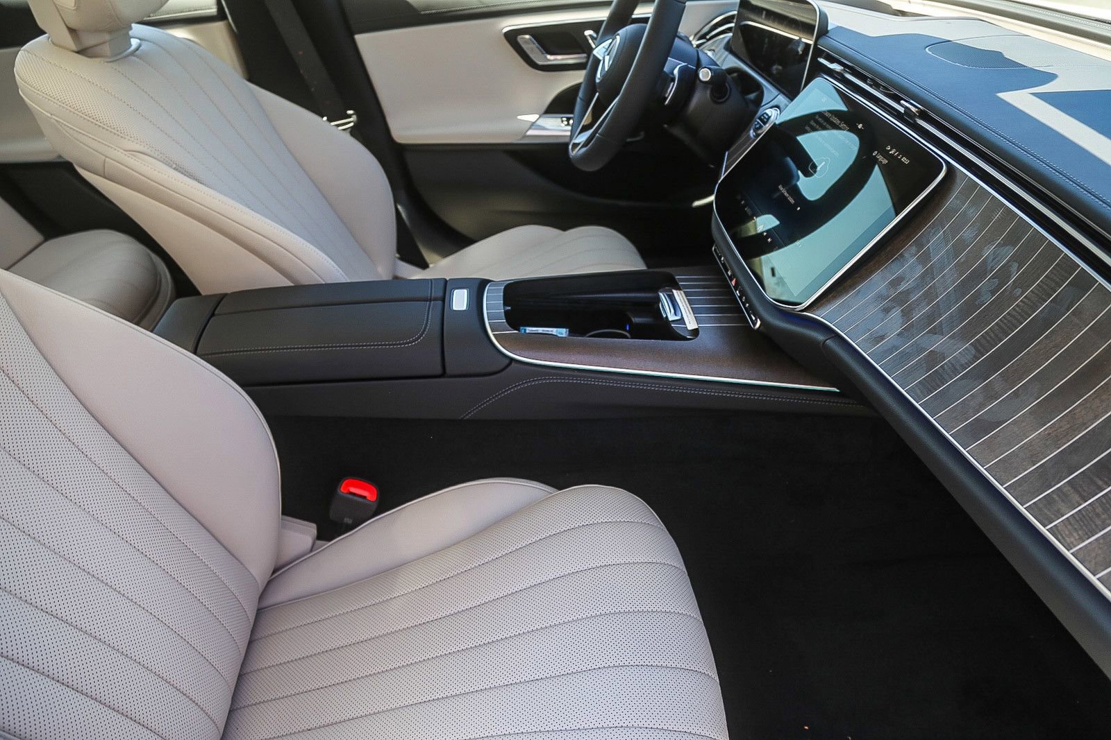 New 2026 Mercedes-Benz E 450 4MATIC Sedan image 15