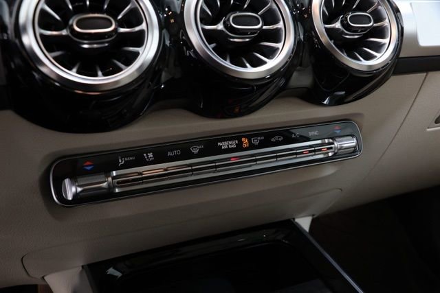 Used 2022 Mercedes-Benz GLB 250 4MATIC image 24
