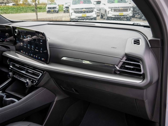 Used 2025 Chevrolet Traverse LT image 19