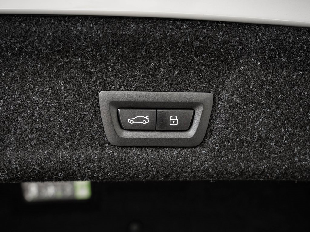 New 2026 BMW 330i xDrive Sedan w/ Premium Package image 21