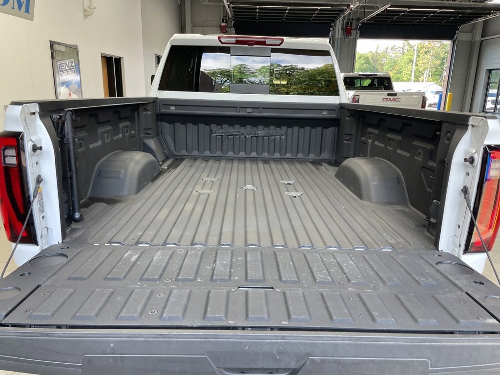 Used 2024 GMC Sierra 3500 Denali image 9