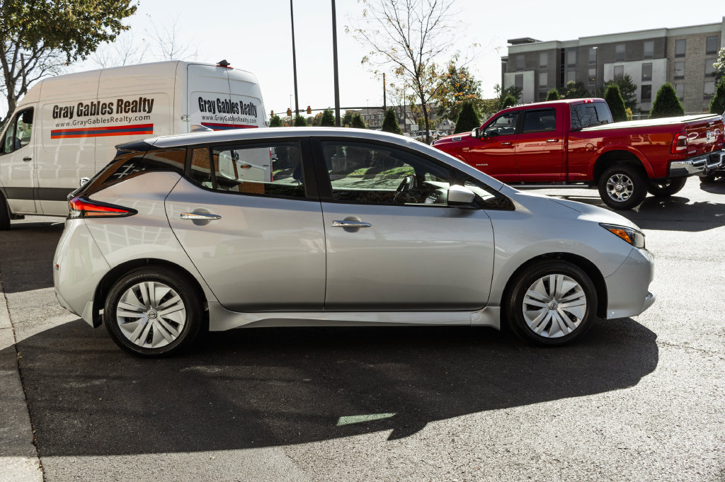 Used 2025 Nissan Leaf S FWD image 3
