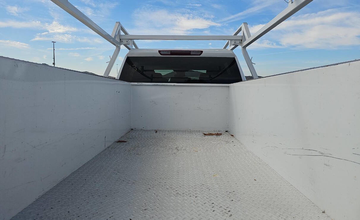 Used 2025 Chevrolet Silverado 3500 LT w/ Convenience Package image 8