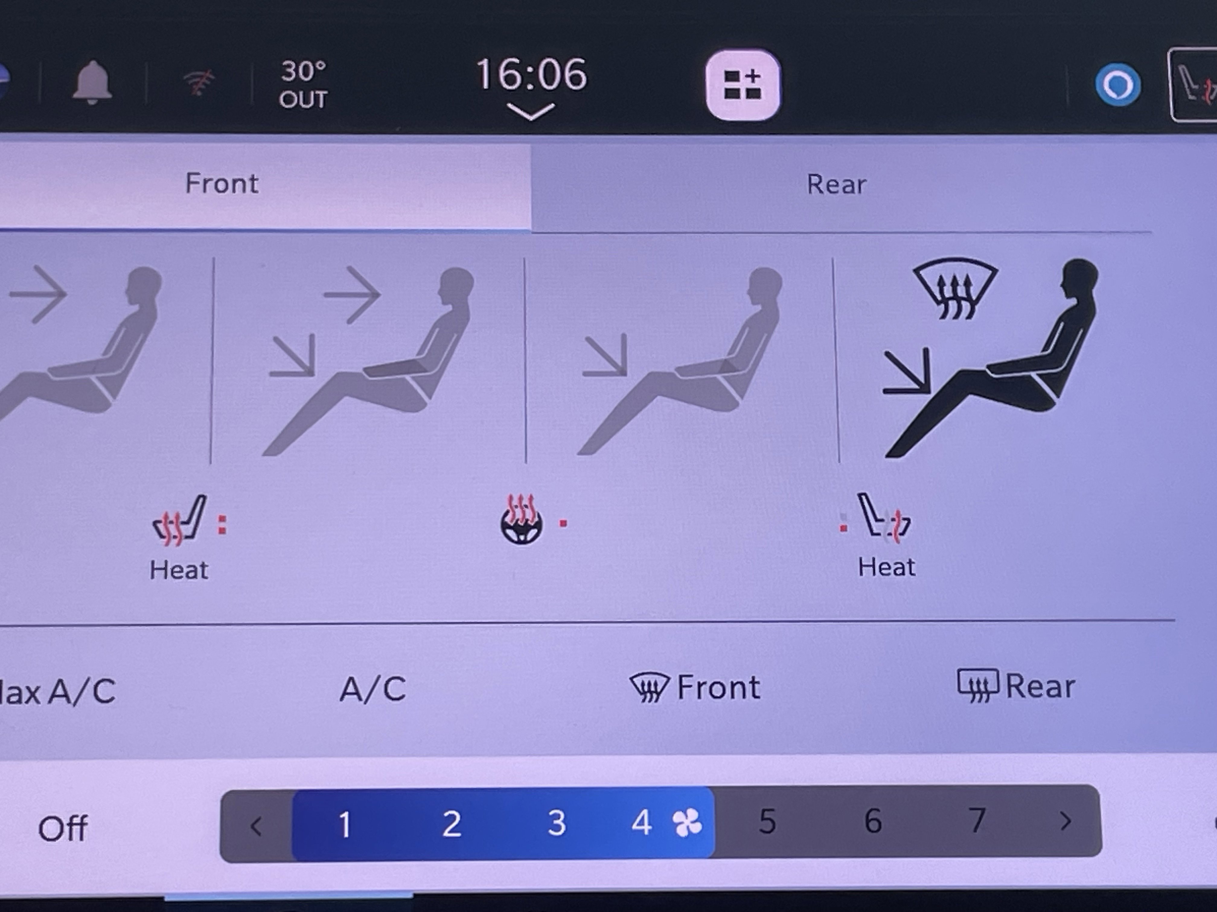 Used 2022 Chrysler Voyager LX image 29