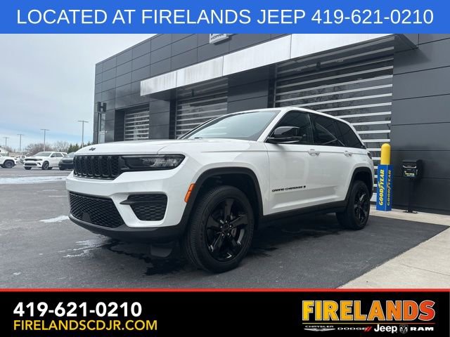 Used 2023 Jeep Grand Cherokee Altitude image 3