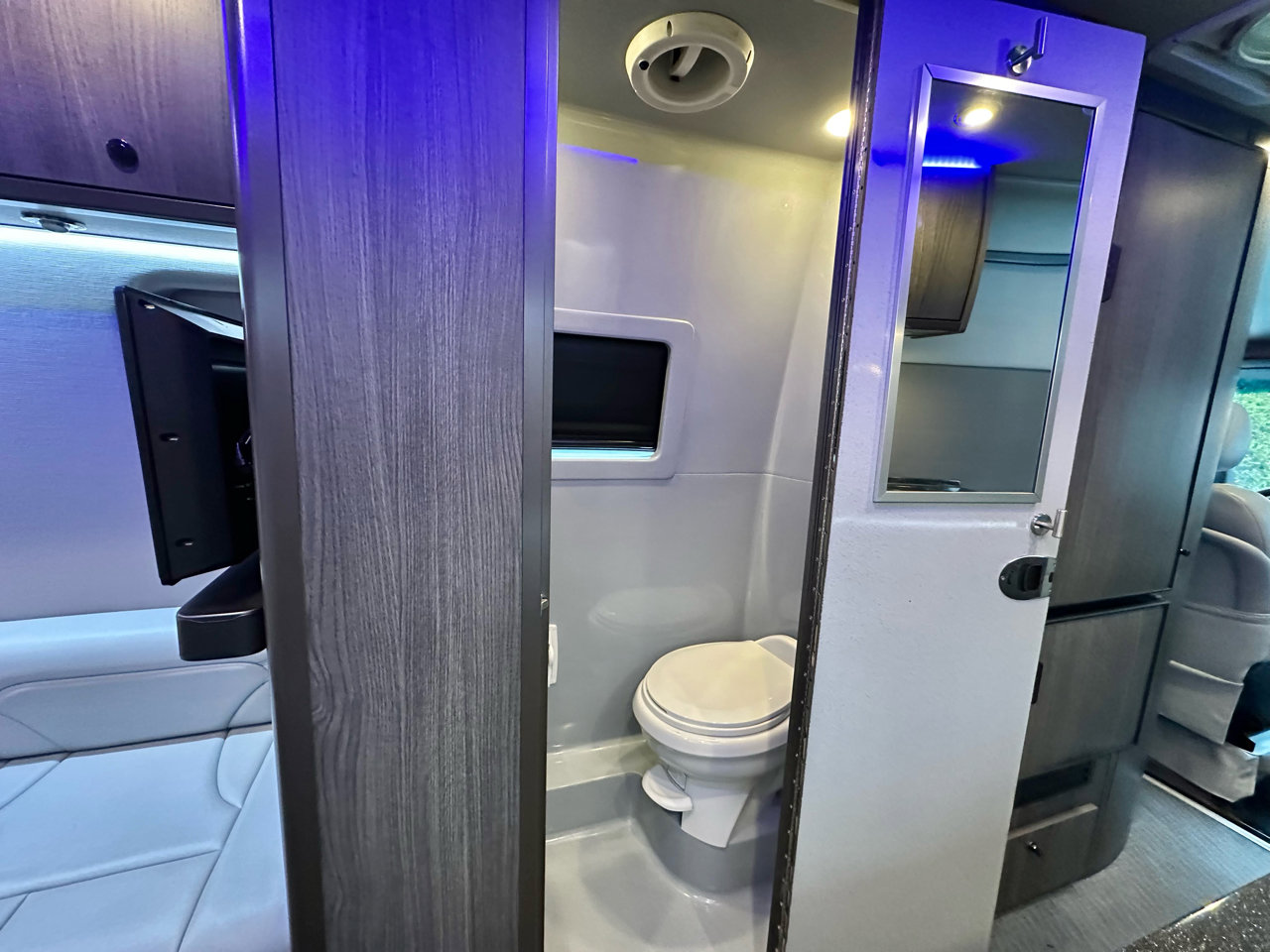 Used 2024 Mercedes-Benz Sprinter 3500 image 54