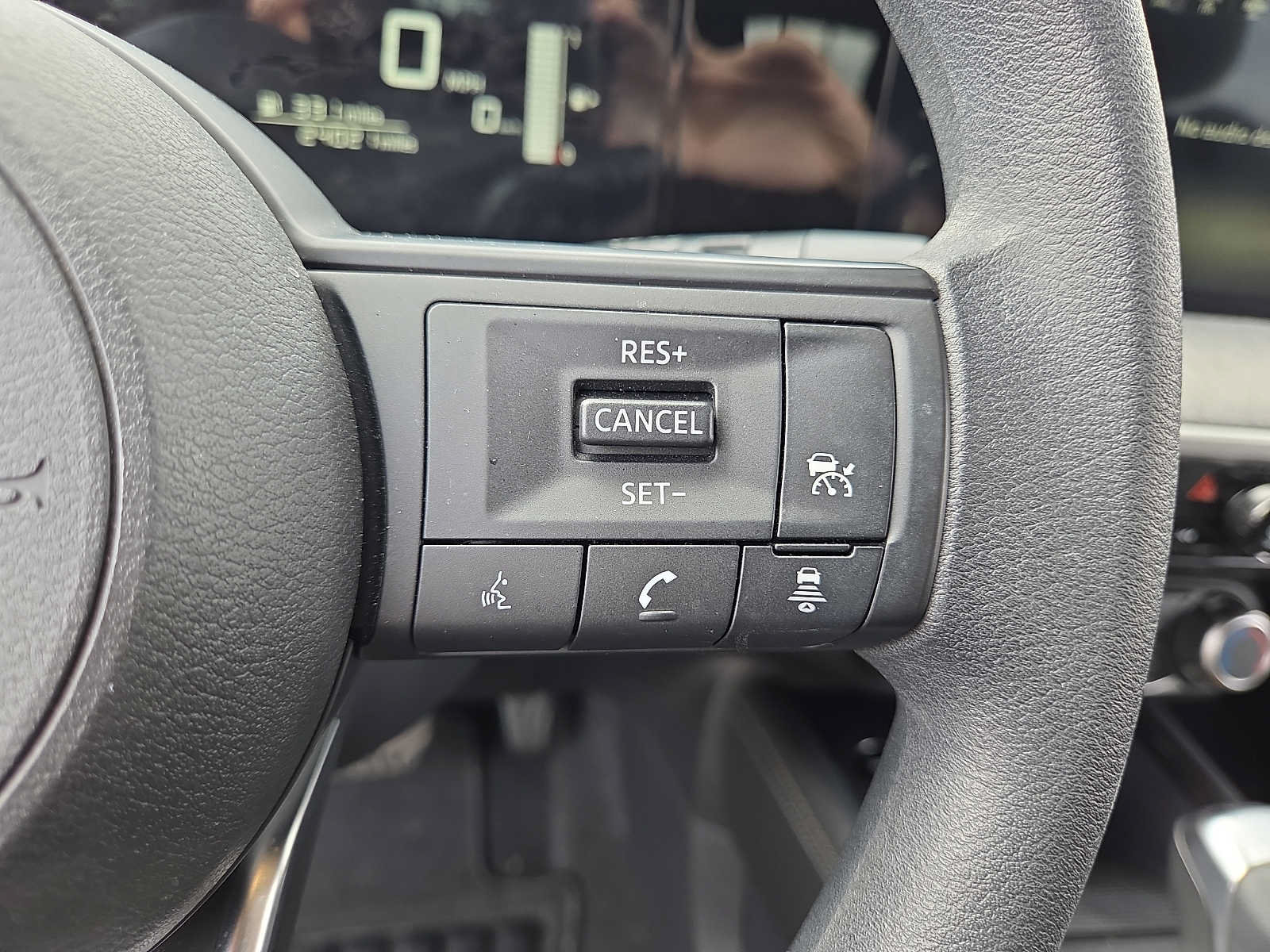 Used 2025 Nissan Kicks SV AWD/4WD image 22