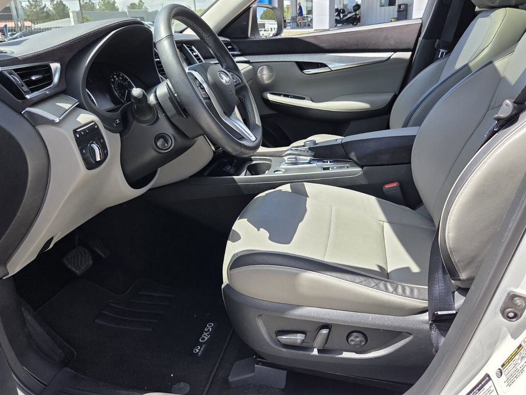 Used 2023 INFINITI QX50 Sensory image 11