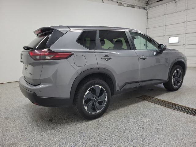 Used 2024 Nissan Rogue SV AWD/4WD image 3