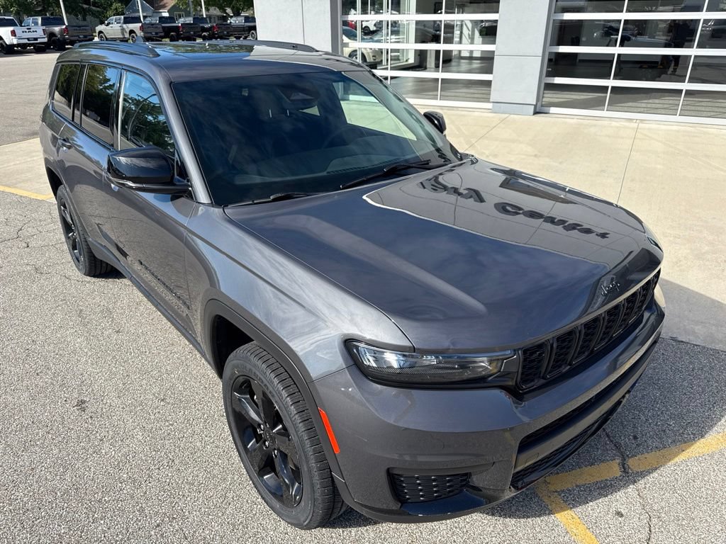 Used 2023 Jeep Grand Cherokee L Laredo AWD/4WD image 6