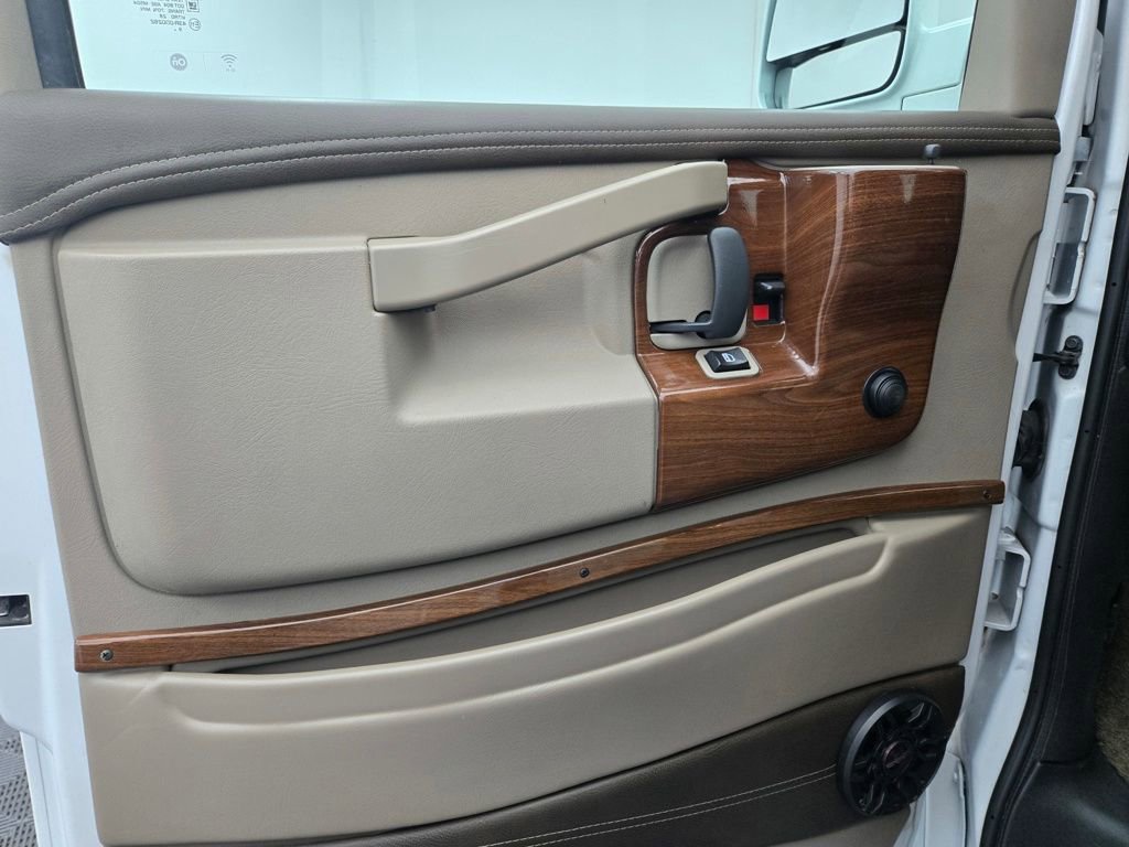 Used 2020 GMC Savana 2500 Extended w/ Enhanced Convenience Package image 17