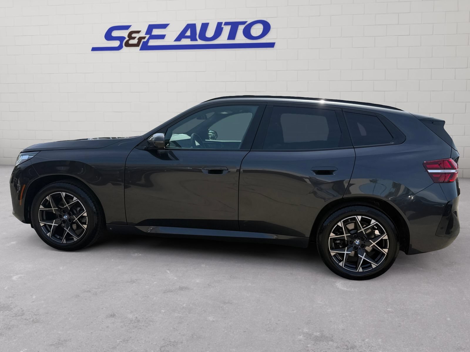 Used 2025 BMW X3 xDrive30i AWD/4WD image 2