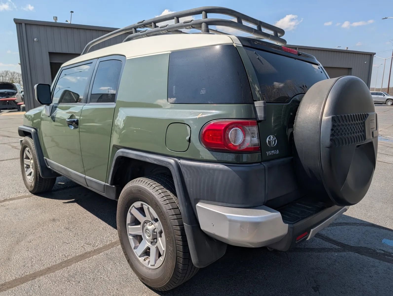 Used 2014 Toyota FJ Cruiser 2WD w/ Convenience Package image 2