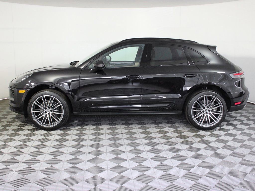 Certified 2025 Porsche Macan image 2