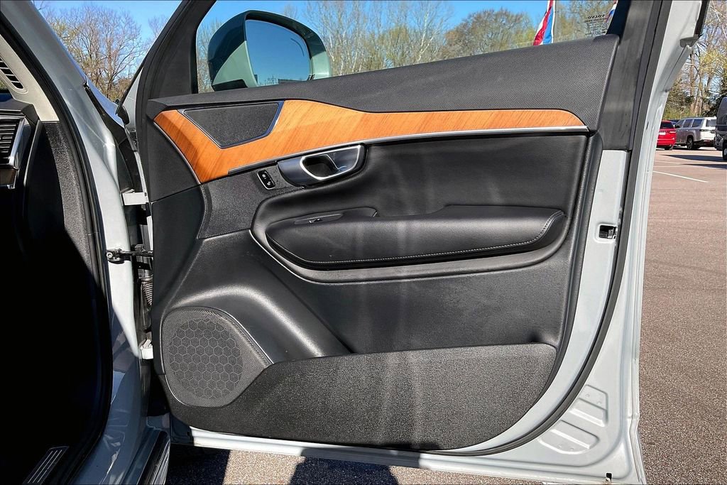 Used 2024 Volvo XC90 B6 Plus w/ Protection Package Premier image 24
