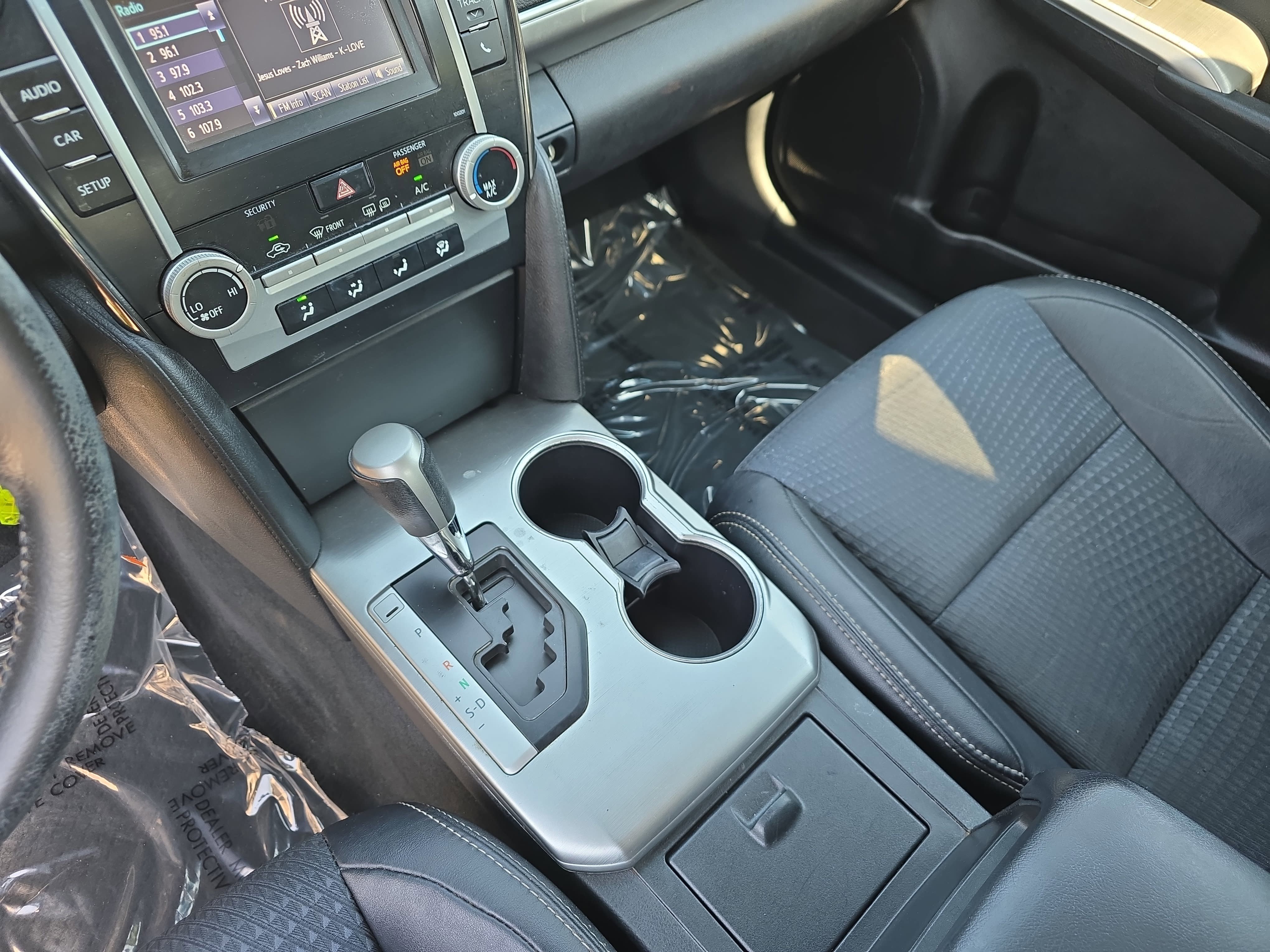 Used 2014 Toyota Camry SE FWD image 26