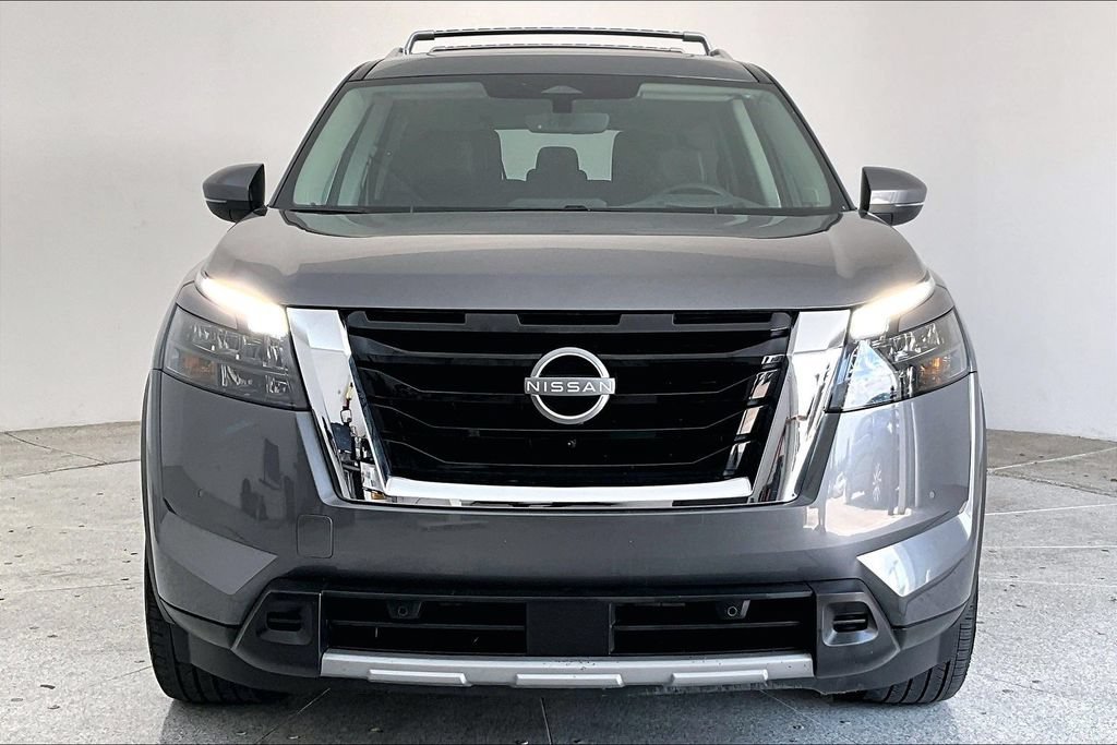 Used 2025 Nissan Pathfinder Platinum w/ Cargo Package FWD image 3