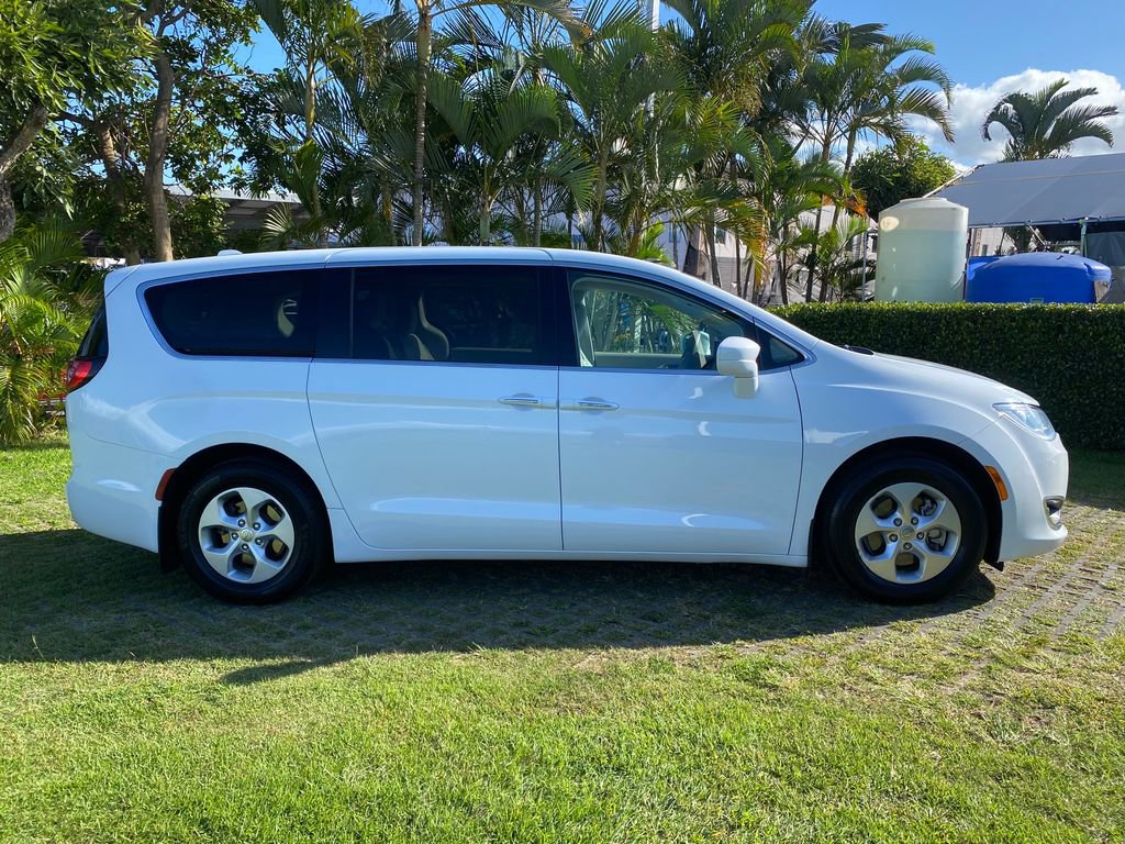 Used 2018 Chrysler Pacifica Touring Plus FWD image 26