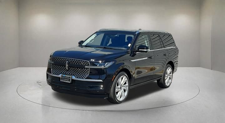 New 2025 Lincoln Navigator Reserve AWD/4WD image 2