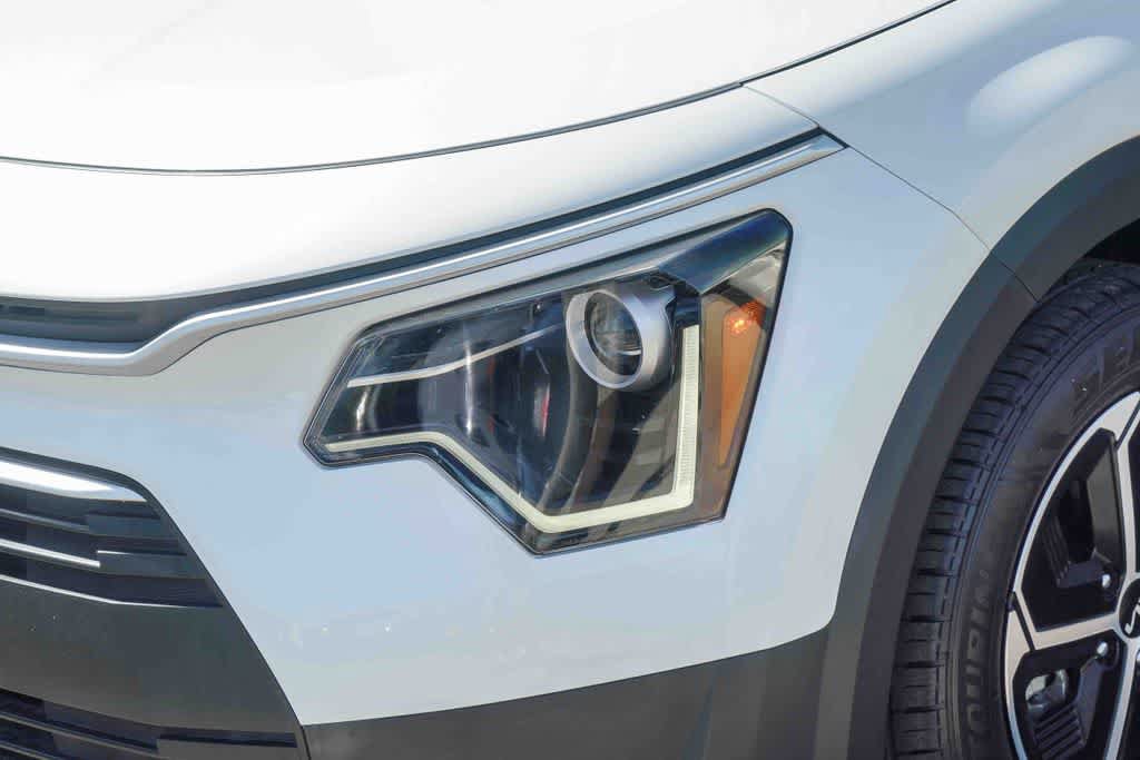 Certified 2023 Kia Niro EX FWD image 8